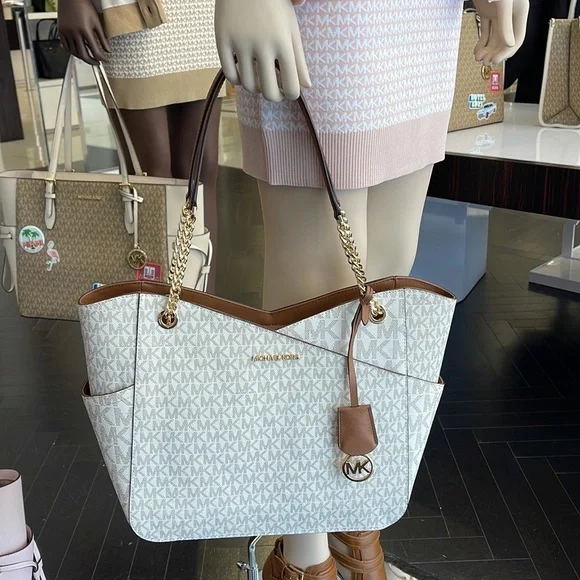 Michael Kors Jet Set Travel Large Chained Tote Shoulder Bag MK Vanilla 

NWT - Picture 2 of 16